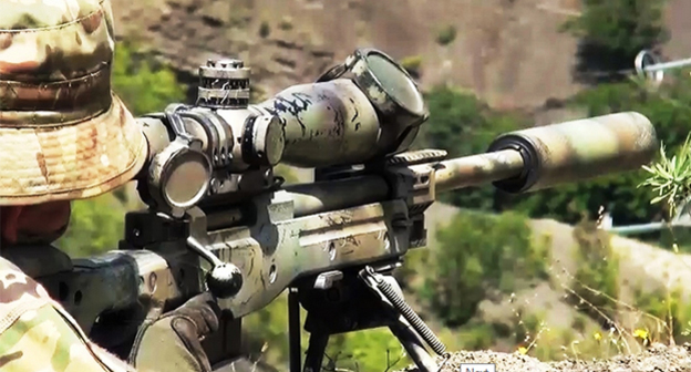 Спецоперация. Фото: http://nac.gov.ru/nakmessage/2015/06/27/v-untsukulskom-raione-obnaruzhen-blindazh-neitralizovany-dva-bandita.html