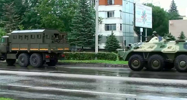 Спецтехника на улицах города. Фото: http://nac.gov.ru/nakmessage/2015/07/02/v-khode-kto-v-nalchike-neitralizovany-dvoe-banditov.html