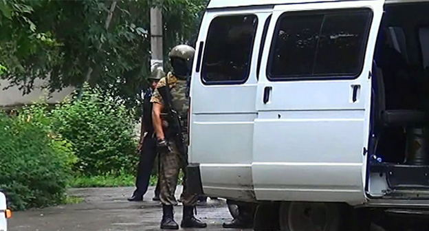 Спецоперация. Фото: http://nac.gov.ru/nakmessage/2015/07/02/v-khode-kto-v-nalchike-neitralizovany-dvoe-banditov.html