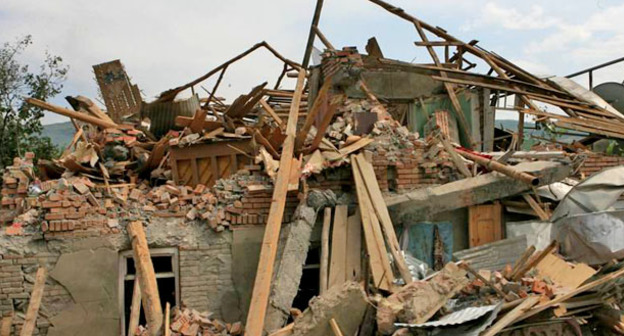 Обрушение в здании Института вычислительной математики Тбилиси, 6 июля 2015 г. Фото http://georgia-news.org/proisshestviya/174-obrushilas-chast-zdaniya-instituta-matematiki-v-tbilisi.html