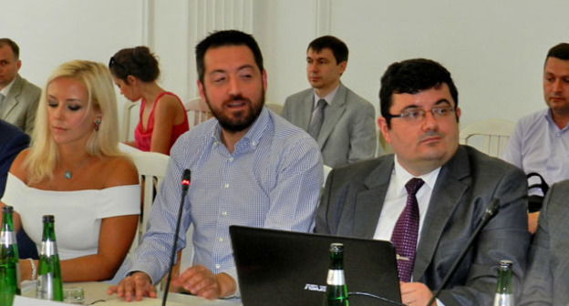 Заседание по разработке новой транспортной схемы в регионе, на которой план реализации проекта представили турецкие партнеры региона из компаний "Карсан" и "Гюрсель". Волгоград, 10 июля 2015 г. Фото Татьяны Филимоновой для "Кавказского узла"