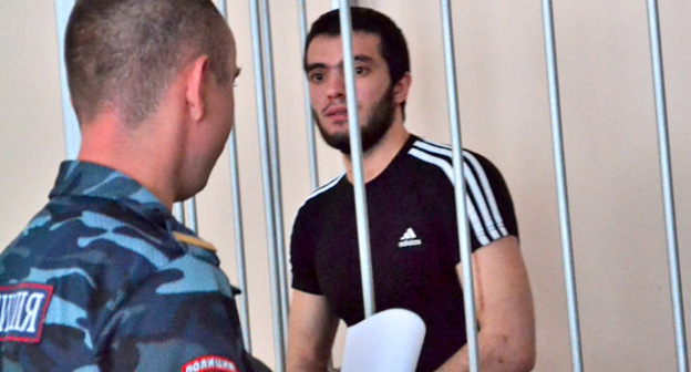 Хаваж Темирсултанов (справа) в зале суда. Сочи, июль 2015 г. Фото Светланы Кравченко для