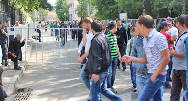 Верующие на улицах Москвы во время празднования Ураза-байрам. 17 июля 2015 г. Фото Мурада Шихахмедова для "Кавказского узла"