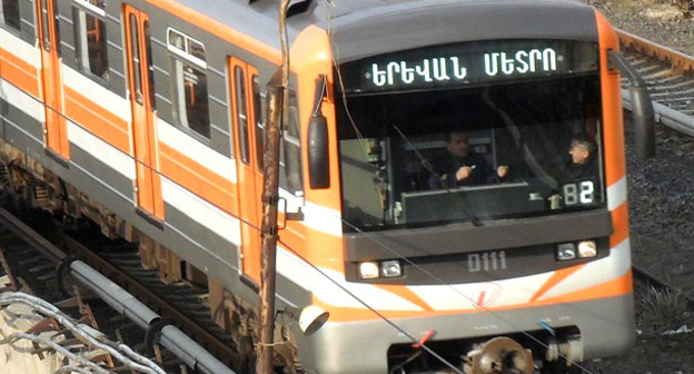 Эксплуатируемые вагоны Ереванского метро. Фото https://ru.wikipedia.org/