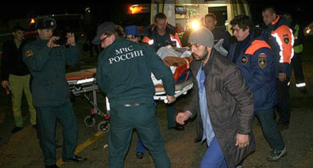 На месте ДТП в Веденском райне Чечни. 21 июля 2015 г. Фото http://95.mchs.gov.ru/