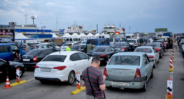 Ожидание очереди на Керченской переправе
Фото: Михаил Мордасов / Югополис