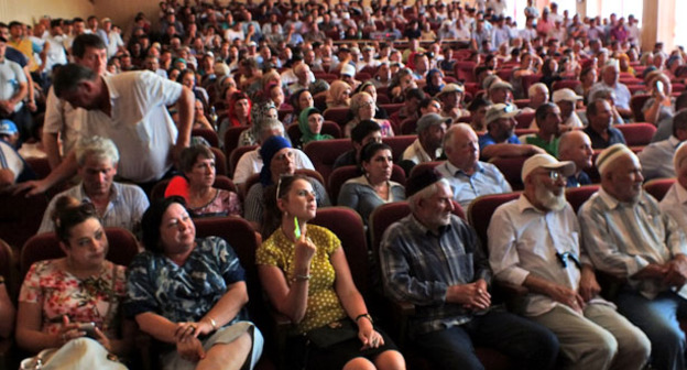 Заседание в центре культуры села Аверьяновка в защиту Виноградова и Муртазалиева. Кизлярский район Дагестана, 29 июля 2015 г. Фото Патимат Махмудовой для "Кавказского узла"