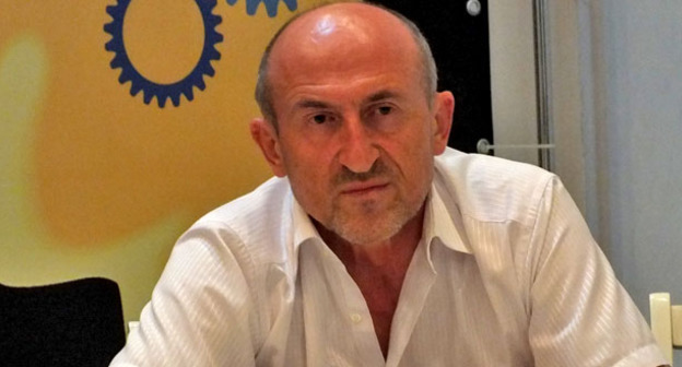 Ахмедпаша Амирилаев во время пресс-конференции в поддержку Сагида Муртазалиева и Андрея Виноградова. Махачкала, 30 июля 2015 г. Фото Патимат Махмудовой для "Кавказского узла"