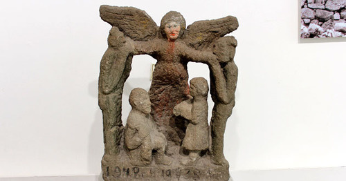 Башты Мад 1942- 43 годы. Роспись в камне. Владикавказ, 15 июля 2015 г. Фото Эммы Марзоевой для "Кавказского узла"