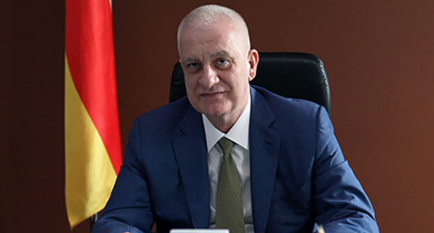 Тамерлан Агузаров. Фото: http://skfo.ru/news/2015/06/24/Tamerlan_Aguzarov_prokommentiroval_ratifikatsiyu_Sovetom_Federatsii_Dogovora_mejdu_RF_i_YUjnoy_Osetiey_o_soyuznichestve_i_integratsii_800/