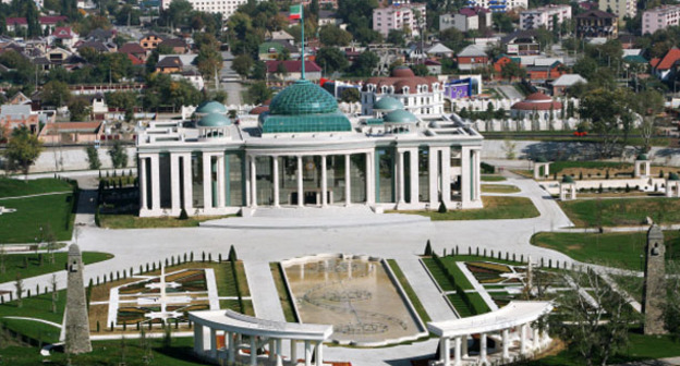 Правительственный комплекс в Грозном. Фото http://nashasreda.ru/goroda-rossii-groznyj/