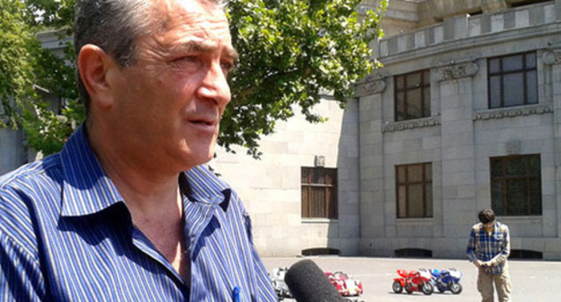 Гагик Саруханян, организатор пикета в поддержку Володи Аветисяна. Ереван, 28 июля 2015 г. Фото Армине Мартиросян для "Кавказского узла"