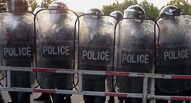 Кордон полицейских во время протестной акции на проспекте Баграмяна. Ереван, 29 июня 2015 г. Фото Армине Мартиросян для "Кавказского узла"