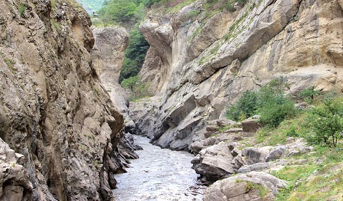 Река Аргун в Итум-Калинском районе Чечни. Фото Магомеда Магомедова для "Кавказского узла"
