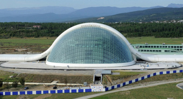 Здание парламента Грузии. Фото: http://nor.ge/date/2013/06/page/9/
