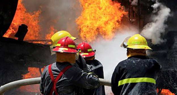 Ликвидация последствий взрыва. Фото: http://www.trend.az/scaucasus/armenia/2393988.html