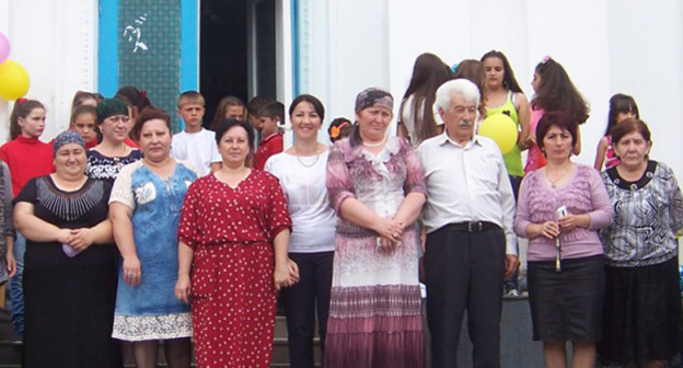 Коллектив Дома детского творчества в Нарткале. Фото:  http://ddtnartkala.gixx.ru/img/fotogallery/1/kart/100_9152.jpg