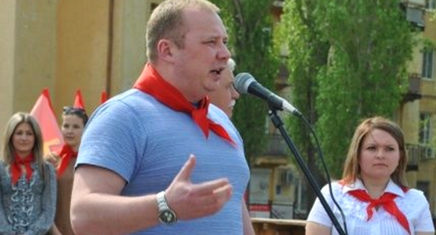Николай Паршин выступает в Волгограде на акции в честь дня рождения Ленина. Фото: Zakprf.ru