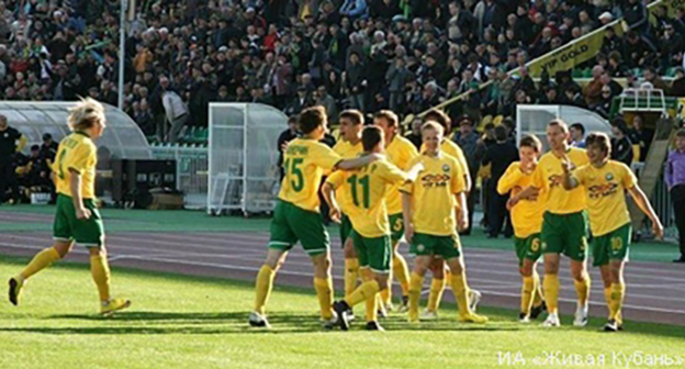 Футболисты ФК "Кубань". Фото: http://fedpress.ru/news/society/news_society/1437722544-smi-vnov-khoronyat-fk-kuban-dolgi-kluba-prevysili-polmilliarda