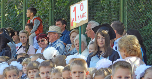 Торжественная линейка, посвященная началу учебного года, в гимназии №5 Волгограда. 1 сентября 2015 г. Фото Татьяны Филимоновой для "Кавказского узла"