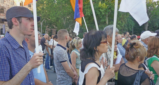 Участники митинга гражданского движения "Вставай, Армения!". Ереван, 4 сентября 2015 г. Фото Армине Мартиросян для "Кавказского узла"