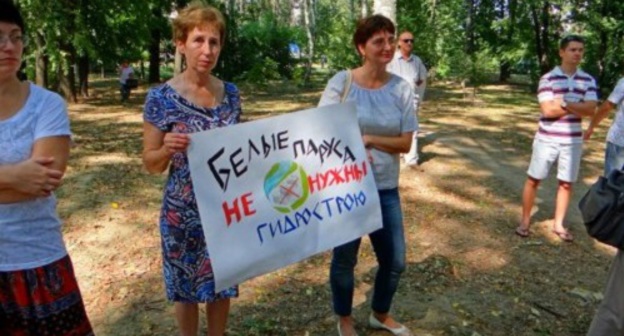 Участники митинга в Краснодаре. 6 сентября 2015 год. Фото "Экологической Вахты по Северному Кавказу", http://ewnc.org