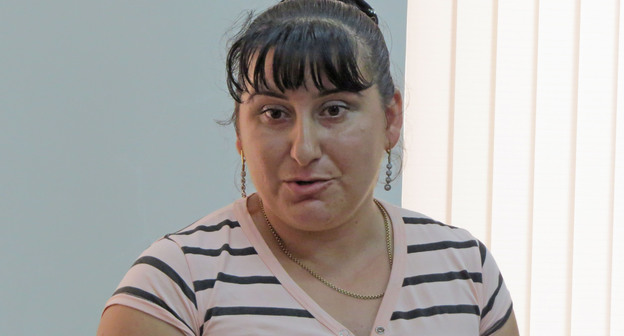 Лусине Еремян из Верин Оратаг Мартакертского района  получила три миллиона драмов  безвозмездно в рамках государственной программы для  молодых семей  на строительство собственных домов. Нагорный Карабах. Степанакерт, 8 сентября 2015 г. Фото Алвард Григорян для "Кавказского узла"