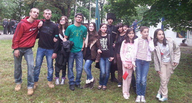 Молодые репатрианты из Сирии. Фото^ открытая  страница facebook,  https://www.facebook.com/groups/433298283464889/permalink/734290083365706/