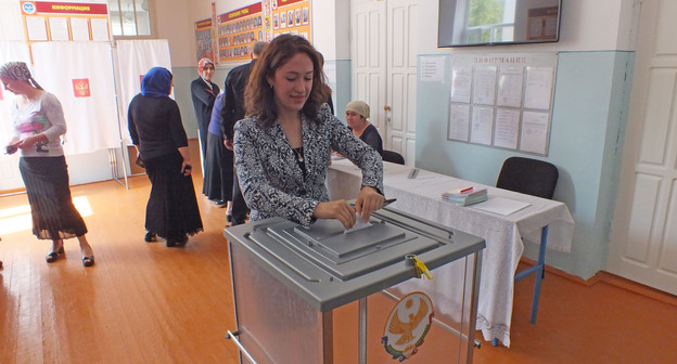 На избирательном участке в школе № 5. Буйнакск, 13 сентября 2015 г. Фото Патимат Махмудовой для "Кавказского узла"