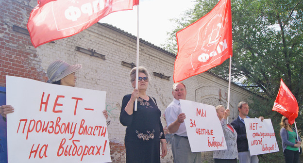 Пикет против фальсификаций на выборах провели коммунисты в Волгограде. Волгоград, 14 сентября 2015 г. Фото Татьяны Филимоновой для "Кавказского узла"