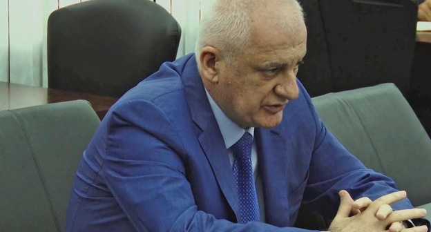 Тамерлан Агузаров. Кадр из видео пользователя Реальная Россия http://www.youtube.com/watch?v=P5HopAWTfXQ