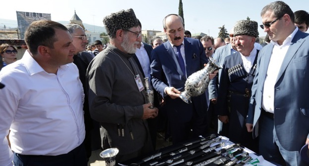 На фестивале "Традиция" в Дербенте сегодня днем побывал глава Дагестана Рамазан Абдулатипов. Дербент, 19 сентября 2015 г. Фото: http://president.e-dag.ru/