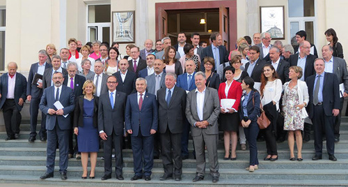 Представители "Кругов дружбы" Франции и Нагорного Карабахе после совместного  заседания в Степанакерте. 18 сентября. Фото Алвард ригорян для "Кавказского узла"