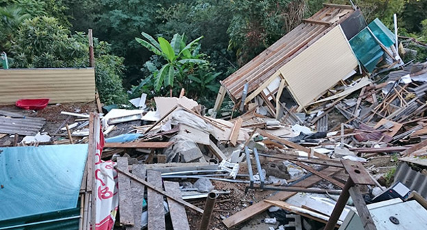 Снос садового дома Нади Геладзе в СТ "Балка". Сочи, 18 сентября 2015 г. Фото Светланы Кравченко для "Кавказского узла"