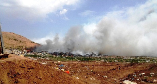 Пожар на свалке в районе поселка Фунтово. Астраханская область, 23 сентября 2015 г. Фото  http://www.astrakhanfm.ru/