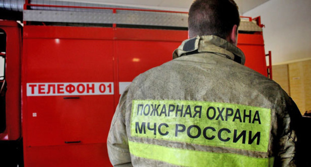 Сотрудник МЧС. Фото: Валентина Мищенко / Югополис