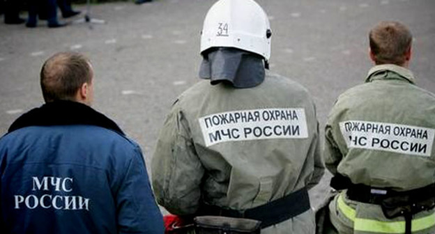 Сотрудники МЧС. Фото: Геннадий Аносов / Югополис