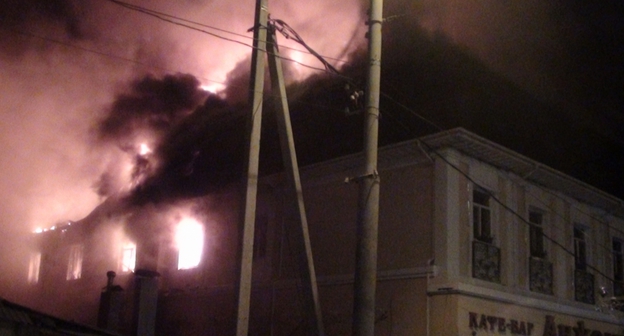 Пожар в кафе "Анжелика" в Ростове-на-Дону 25 сентября 2015 года. Фото: http://61.mchs.gov.ru/operationalpage/operational/item/3108670/