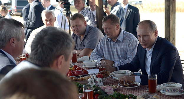 Владимир Путин на встрече с представителями фермерских хозяйств Ростовской области 24.09.2015. Фото: http://kremlin.ru/events/president/news/50362