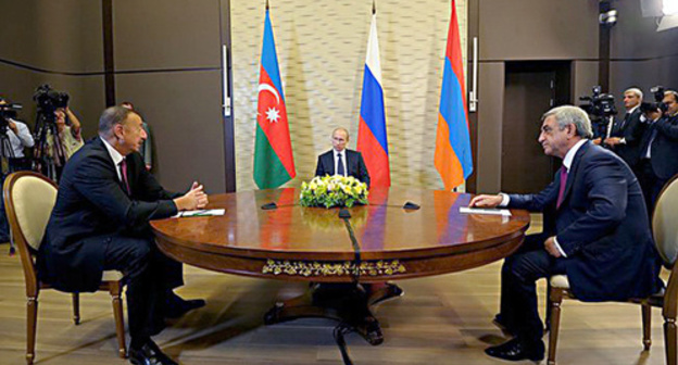 Президенты Азербайджана и Армении 10 августа 2014 года на встрече с Путиным обвинили друг друга в невыполнении резолюций ООН. Фото пресс-службы Президента России. http://www.kremlin.ru/news/46427#