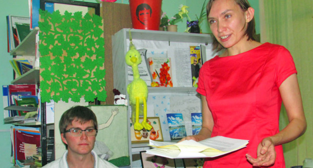 Мария Туровец, организатор чтения стихов в память жертв политических репрессий, читает стихи Анны Ахматовой. Волгоград, 28 сентября 2015 г. Фото Вячеслава Ященко для "Кавказского узла"