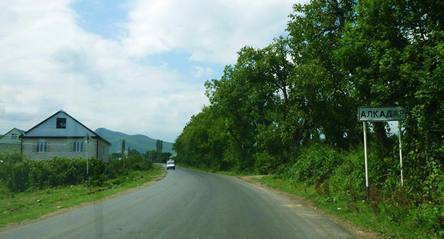 Село Алкадар Сулейман-Стальского района Дагесттана. Фото: Тамара Абдурахманова http://odnoselchane.ru/?page=photos_of_category&sect=1500&com=photogallery 