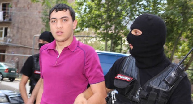 Сын губернатора Сюникской области Армении Тигран Хачатрян был задержан 25 июля. Фото: http://www.verelq.am/sites/default/files/styles/article_image_full_node/public/images/article/2015/07/2783/liska-son-tigran-khachatryan1.jpg?itok=kVqP4onO