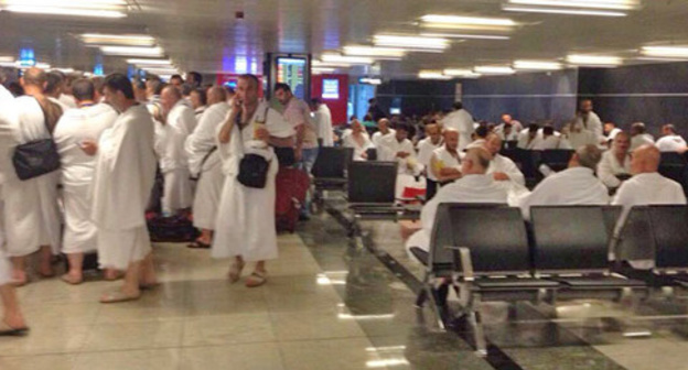 Паломники в аэропорту. Фото Магомеда Магомедова для "Кавказского узла"