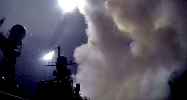 Корабли Каспийской флотилии нанесли ракетные удары по целям в Сирии. 7 октября 2015 г. Кадр из видео пользователя Минобороны России https://www.youtube.com/watch?v=iMasnaAf_H4