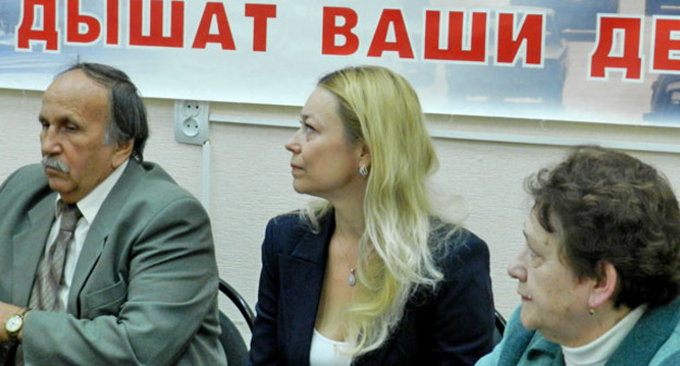 Участники пресс-конференции экологи Виктор Чапуркин, Ирина Глинянова, Надежда Бедина (слева направо). Волгоград, 6 октября 2015 г. Фото Татьяны Филимоновой для "Кавказского узла"