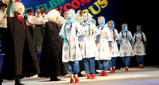 Международный фестиваль "Танцы над Эльбрусом". Нальчик, 6 октября 2015 г. Фото Людмилы Маратовой для "Кавказского узла"