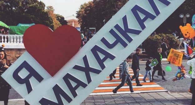 Стенд "Я люблю Махачкалу" на Родопском бульваре. 11 октября 2015 года. Фото: Рамазан Гамидов, Instagram.com