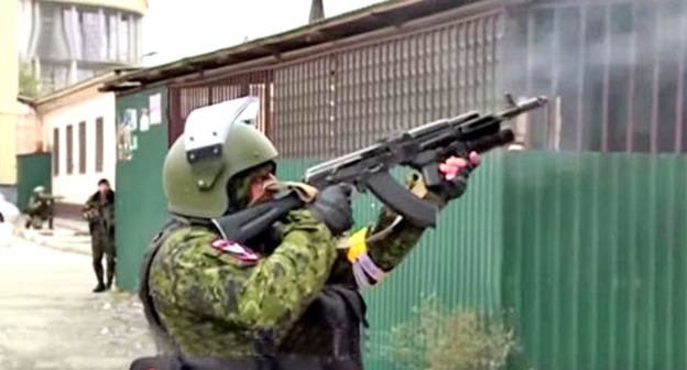 Спецоперация в Старопромысловском районе Грозного. 8 октября 2015 г. Фото: оперативная съемка МВД ЧР http://www.youtube.com/watch?v=Giaed4U6-CU