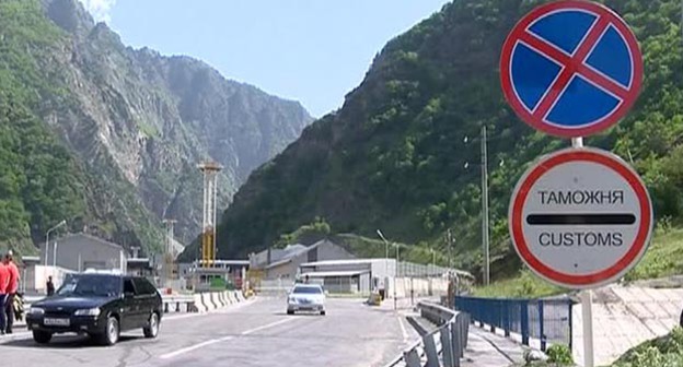 КПП на Военно-Грузинской дороге. Фото: http://www.meteonova.ru/so7/www.rodmetr.ru/qwhjk/CdlRAzB14iO6Q%20ose%20o82LP%20Thhj0LeW0AKEWFl2OlKO29xC2Ob31GEHDaHH3TJdaf377/hgfu3/news/news.n2?item=63536085404